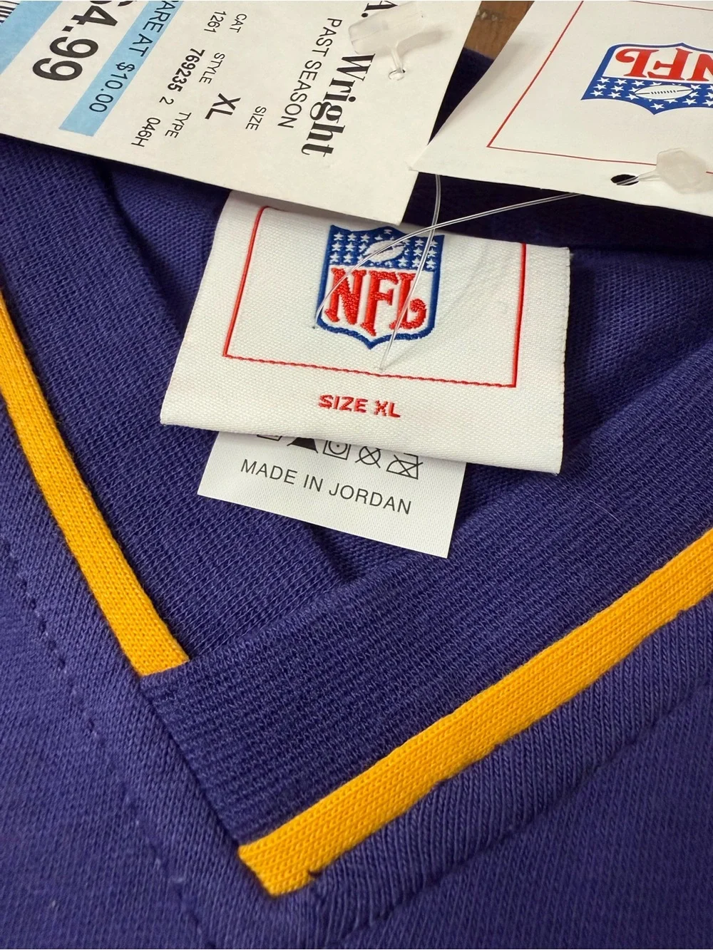 NFL Minnesota Vikings Embroidered V-Neck Tee Men’s XL NWT